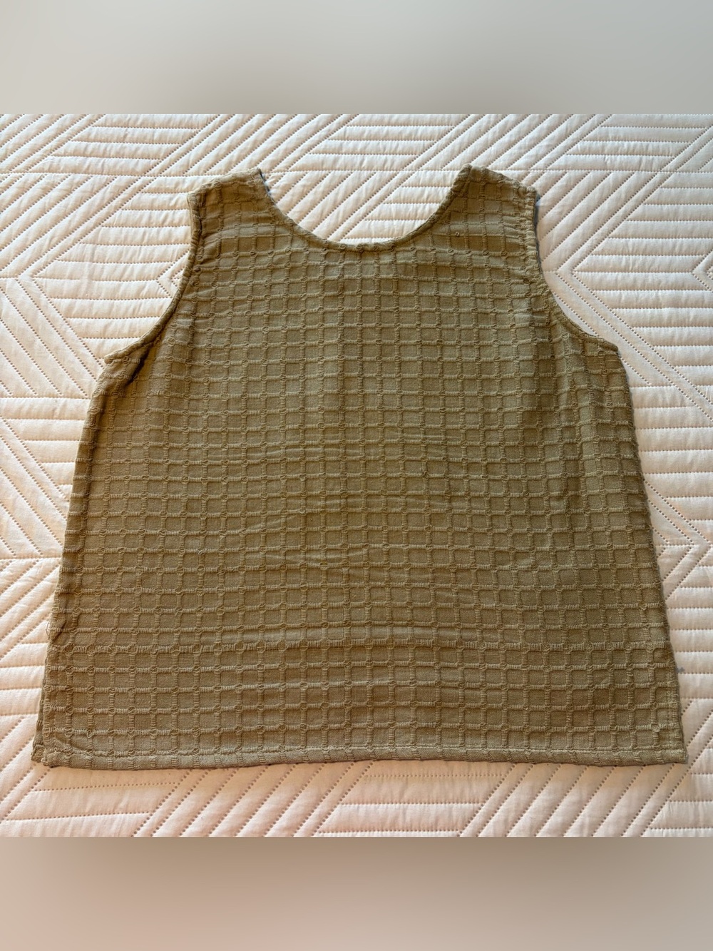 ANU-Women’s Tan Textured Tank Top
Size XL
